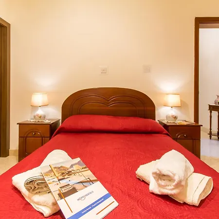 Sunny Maltese Townhouse Madonnina - Happy Apartment