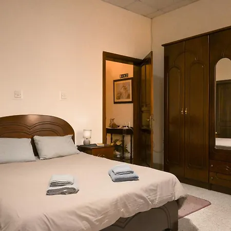 Sunny Maltese Townhouse Madonnina - Happy Kalkara