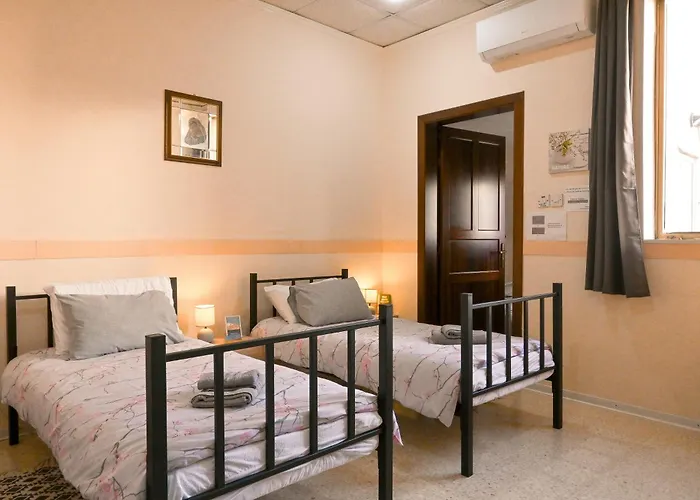 Sunny Maltese Townhouse Madonnina - Happy Kalkara