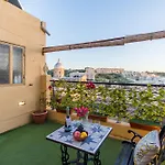 Апартаменты Sunny Maltese Townhouse Madonnina - Happy Калкара