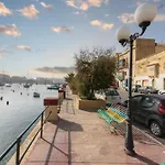 Sunny Maltese Townhouse Madonnina - Happy *