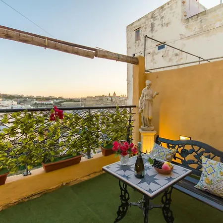 Sunny Maltese Townhouse Madonnina - Happy Apartment