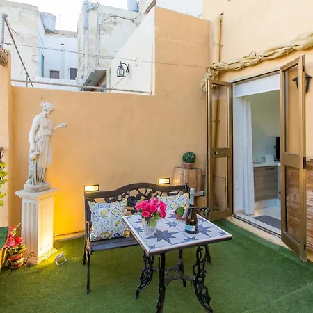 Sunny Maltese Townhouse Madonnina - Happy Apartment *