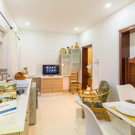 Sunny Maltese Townhouse Madonnina - Happy Kalkara