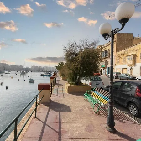 Sunny Maltese Townhouse Madonnina - Happy *