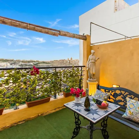 Sunny Maltese Townhouse Madonnina - Happy *