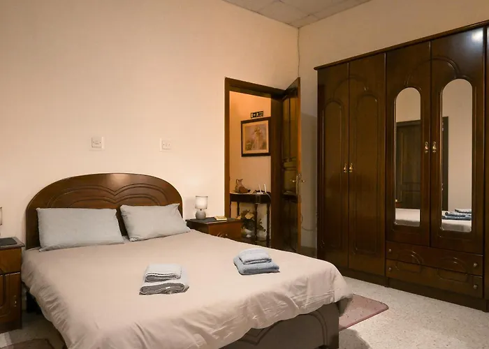 Sunny Maltese Townhouse Madonnina - Happy Kalkara