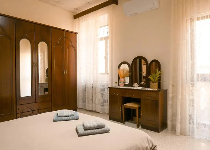 Sunny Maltese Townhouse Madonnina - Happy * Kalkara