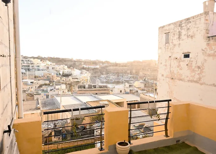 Sunny Maltese Townhouse Madonnina - Happy Kalkara